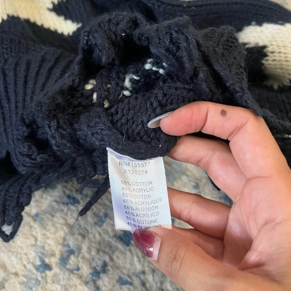 Miracle distressed star sweater S/M - Picture 4 of 4